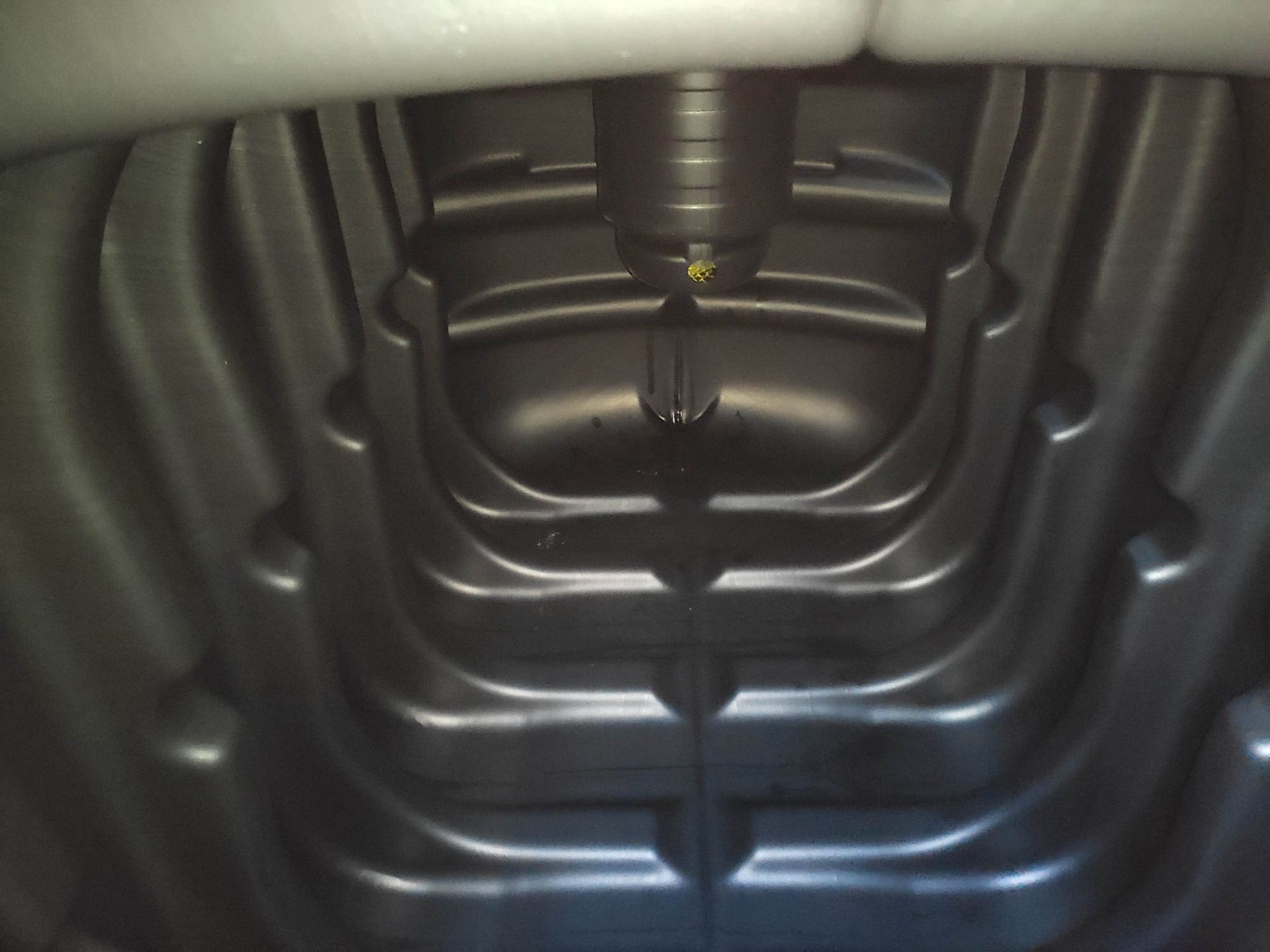 Imagen del interior de fosa séptica con filtro biológico incorporado